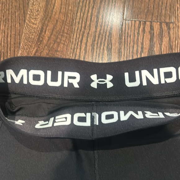 Under armour Short - Size 6 - Picture 3 of 3